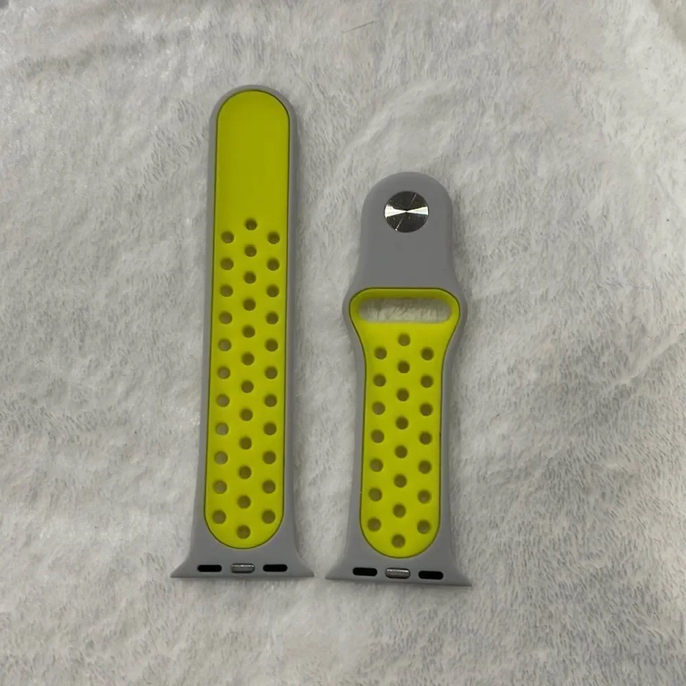 NWOT Apple Watch sports band (38/40)